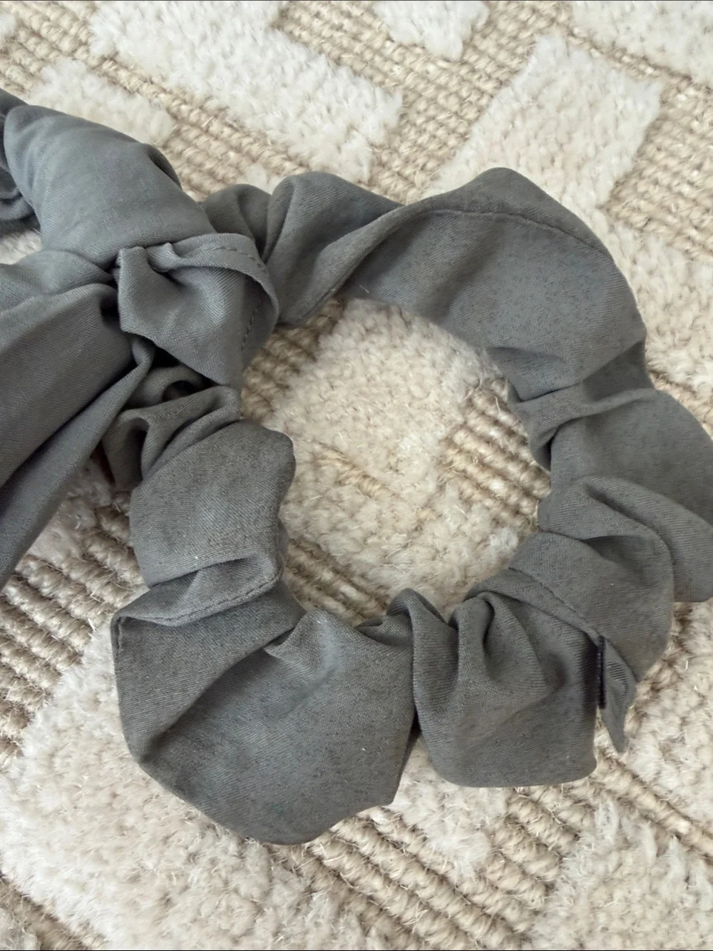 Lululemon Uplifting Flow Hair Scrunchie olive green